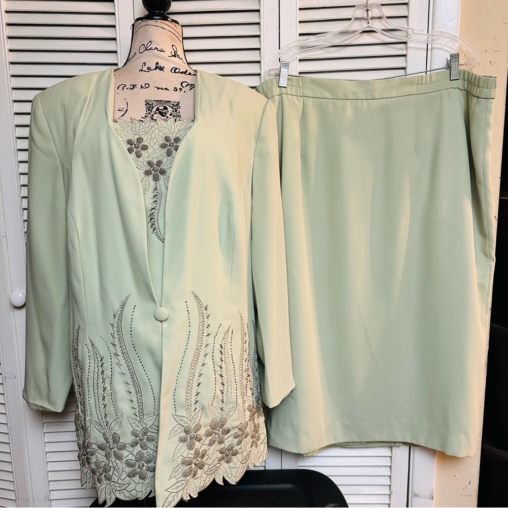 Justin Taylor Plus Size Skirt Suit